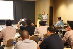 Anh Nguyễn Thái Sung - Phòng Kỹ thuật trình bày báo cáo hỗ trợ kỹ thuật tại Hội nghị