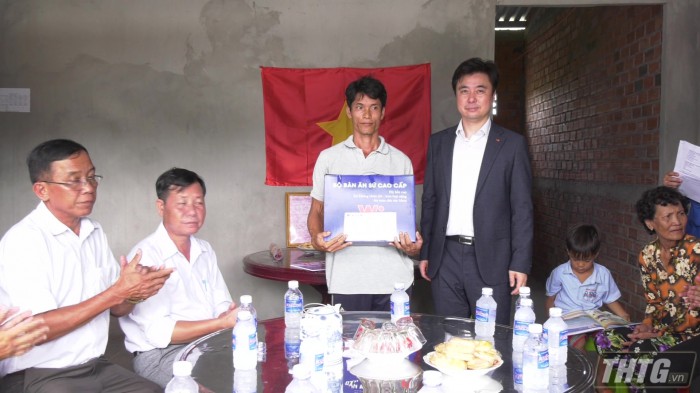 woosung-viet-nam-trao-nha-tu-thien-dai-doan-ket-tai-tien-giang